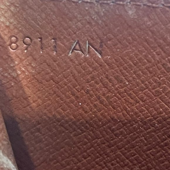 Authentic Louis Vuitton Monogram Canvas Sarah Wallet Date Code: 8911AN - Picture 16 of 16